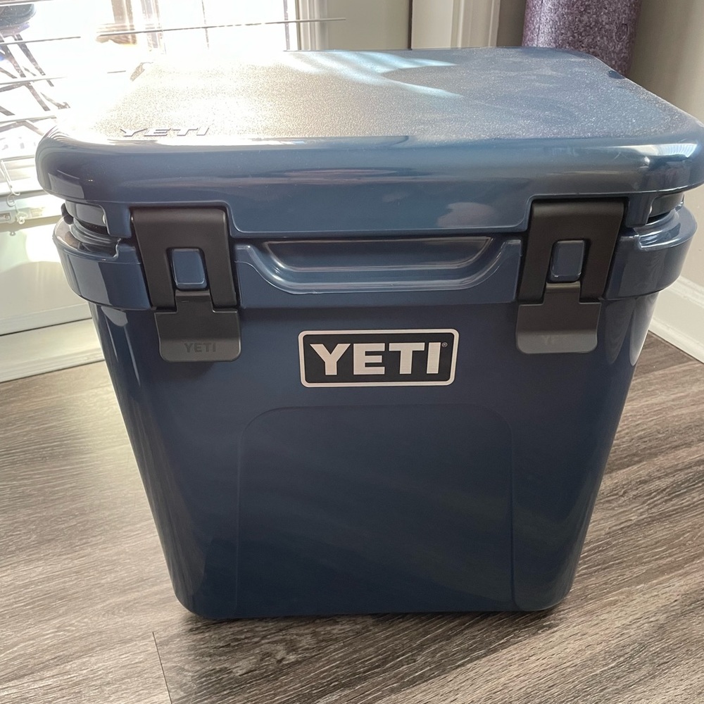 YETI Roadie NWT